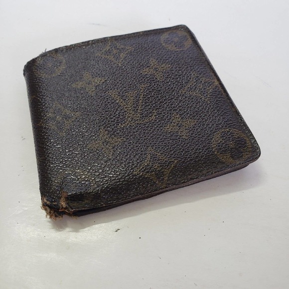 Vintage Louis Vuitton Men's Authentic LV Brown Bi-Fold Monogram Leather Wallet - Picture 14 of 15